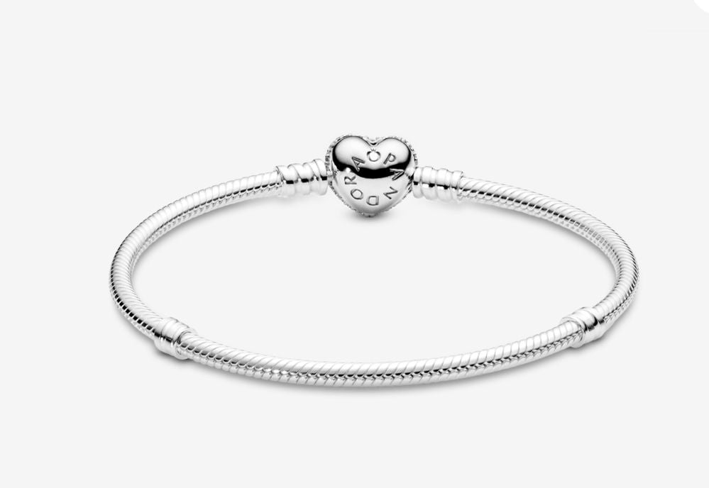 Brazalete Pandora Moments con broche de corazón brillante