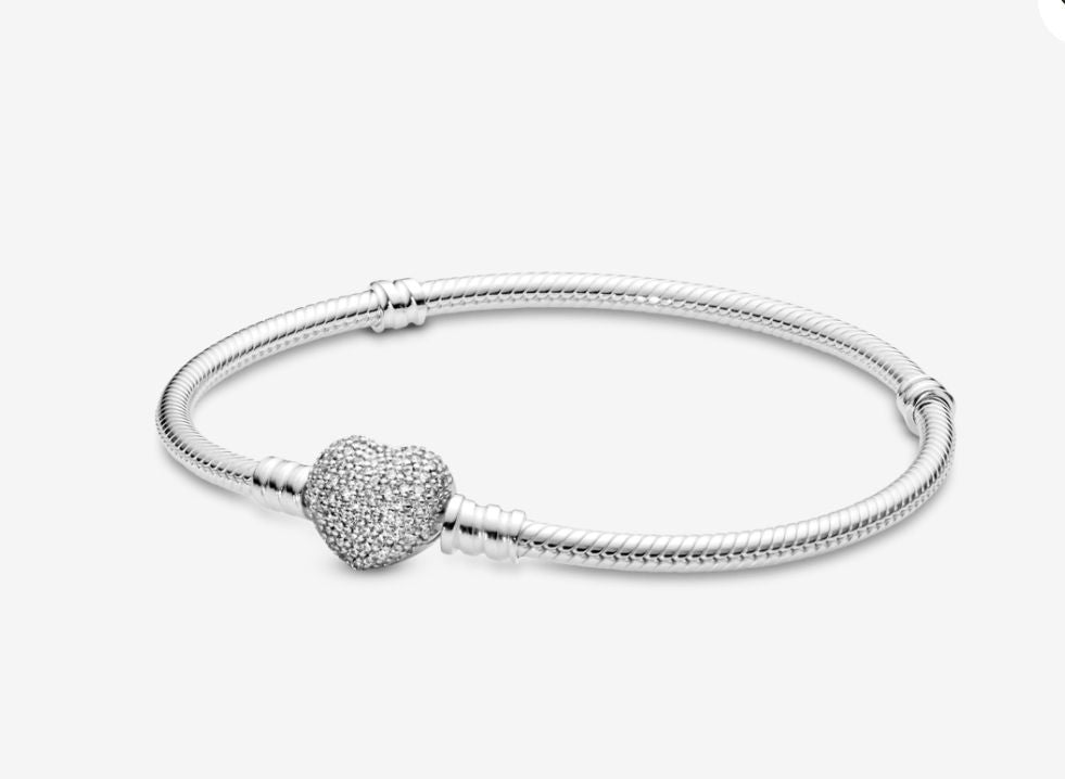 Brazalete Pandora Moments con broche de corazón brillante